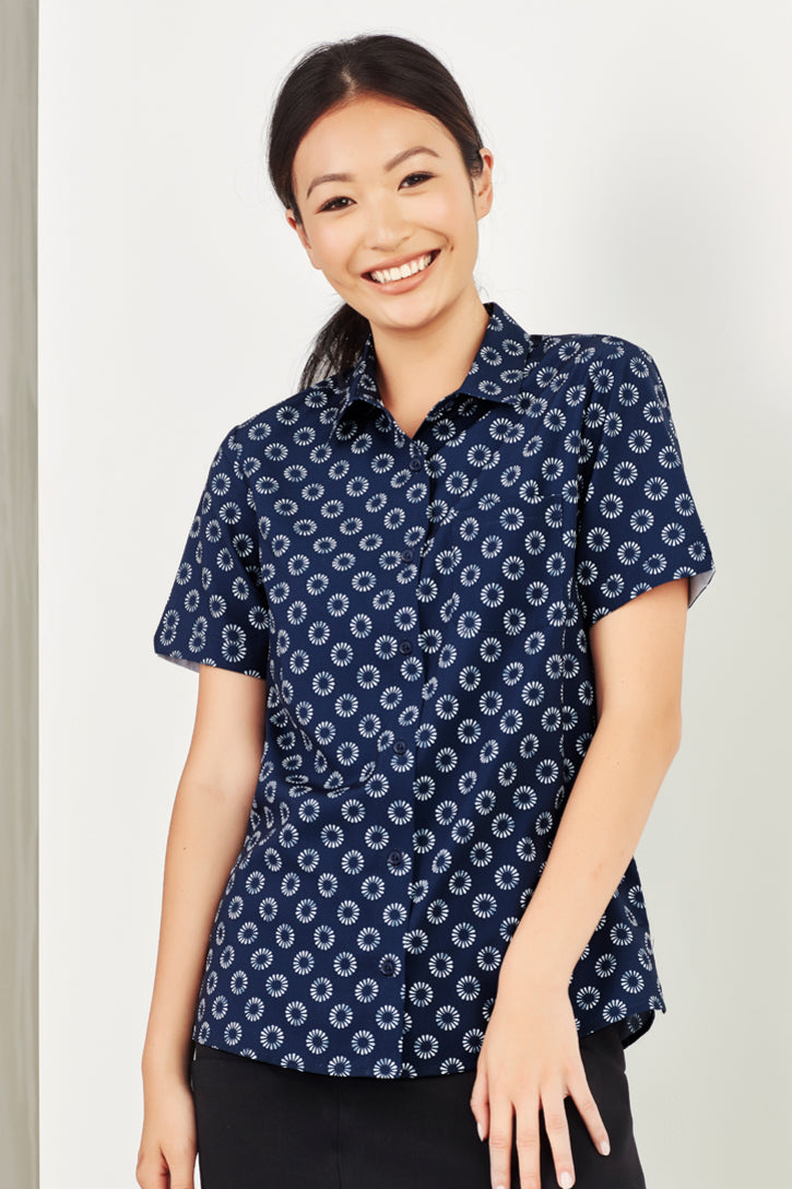 BIZ CARE WOMENS FLORENCE DAISY PRINT SHORT SLEEVE SHIRT CS948LS